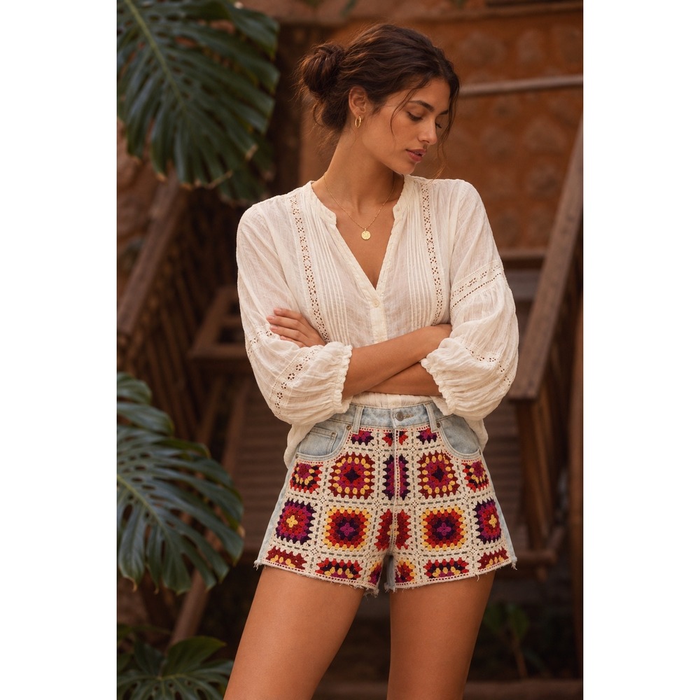 Crochet Granny Square Denim Shorts Light Wash Boho Festival NWT 13/31W